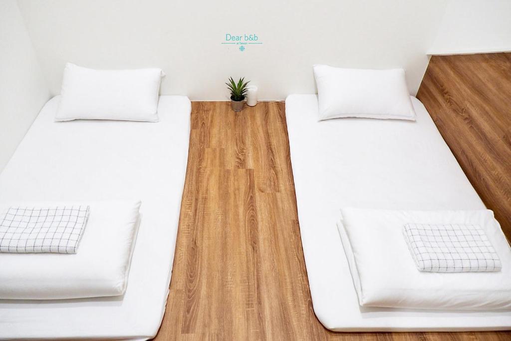 N Joy Takao Hostel Kaohsiung Bagian luar foto
