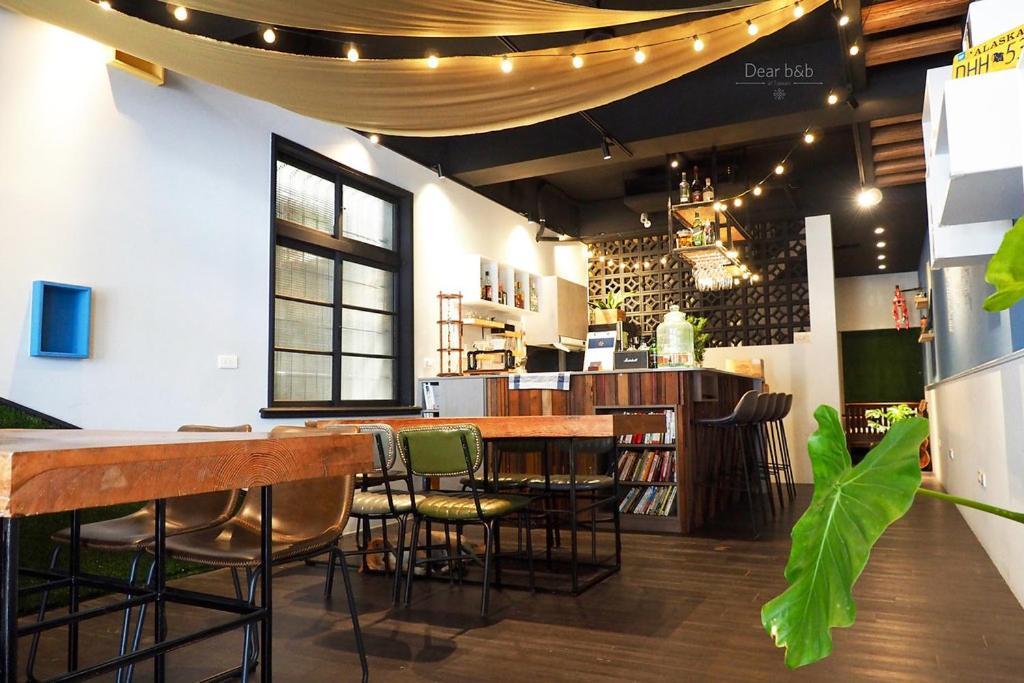 N Joy Takao Hostel Kaohsiung Bagian luar foto