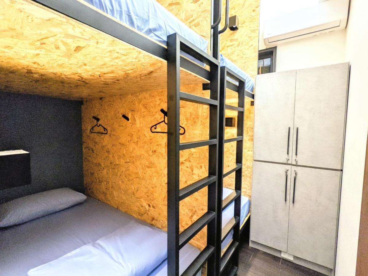 N Joy Takao Hostel Kaohsiung Bagian luar foto