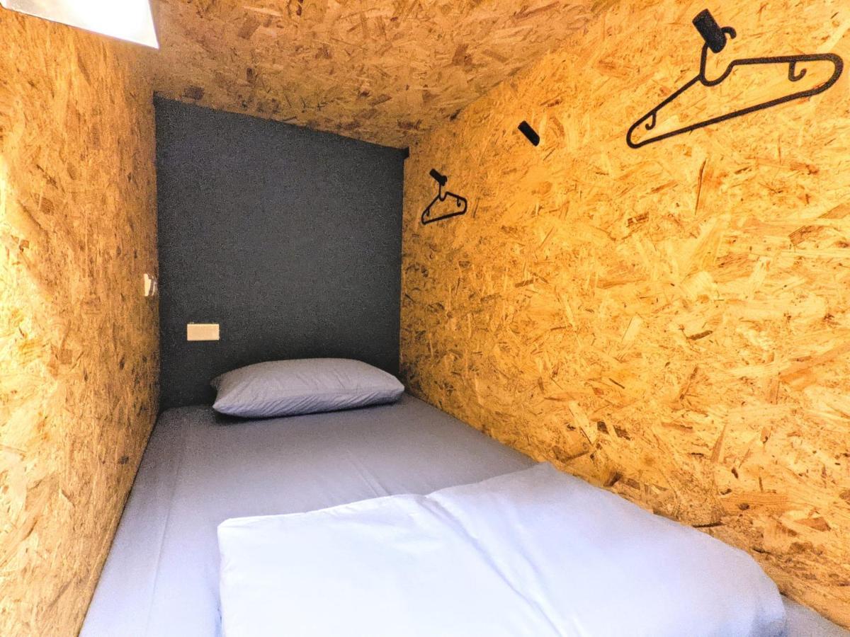 N Joy Takao Hostel Kaohsiung Bagian luar foto